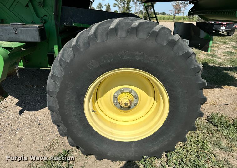 image for item DQ6929 2003 John Deere 9650 combine