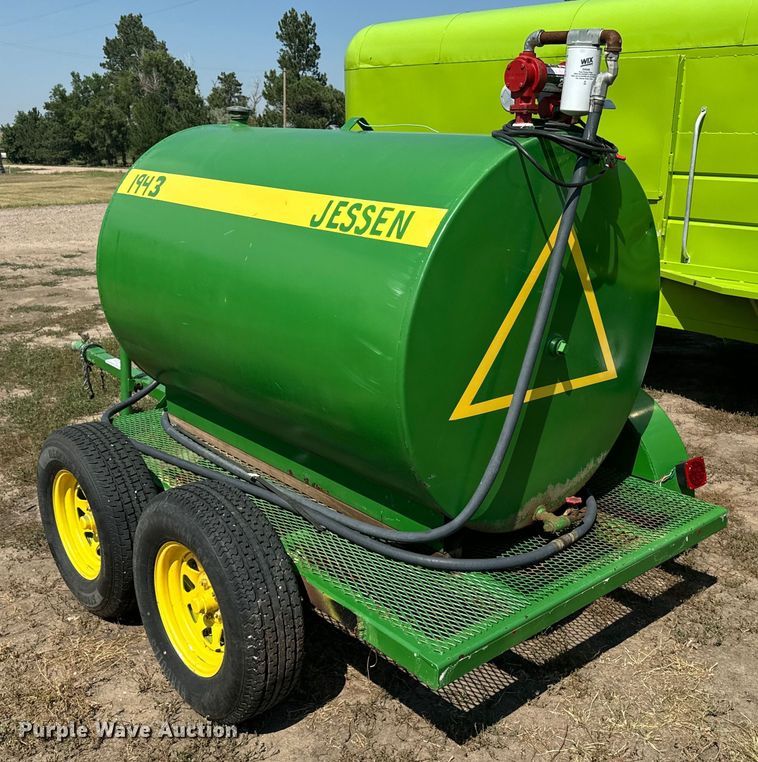 image for item DQ6930 Fuel trailer