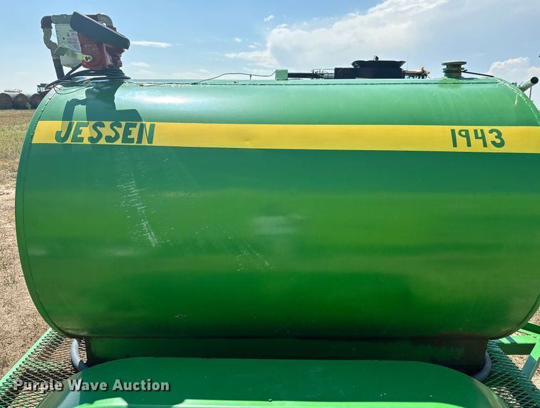 image for item DQ6930 Fuel trailer