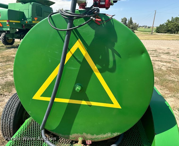 image for item DQ6930 Fuel trailer