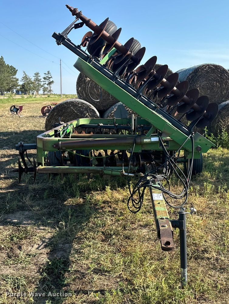 image for item DQ6932 John Deere 235 tandem off-set disk
