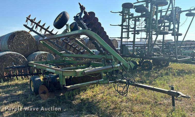 image for item DQ6932 John Deere 235 tandem off-set disk