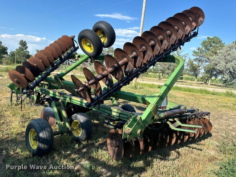 image for item DQ6932 John Deere 235 tandem off-set disk