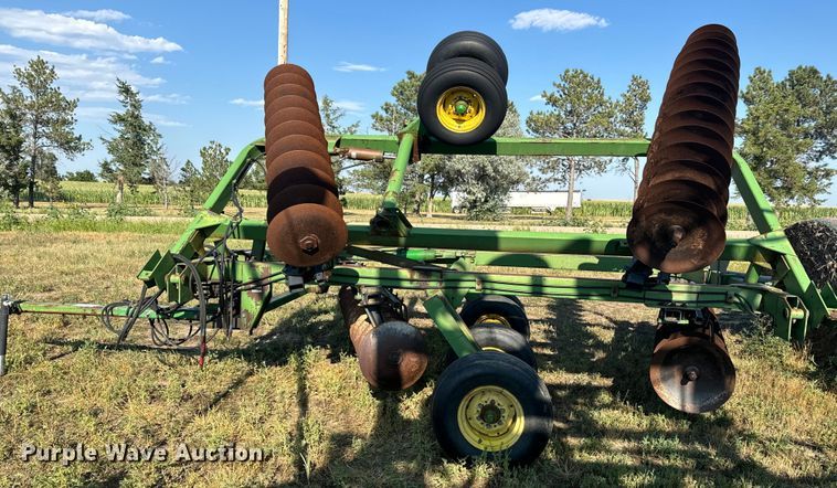 image for item DQ6932 John Deere 235 tandem off-set disk