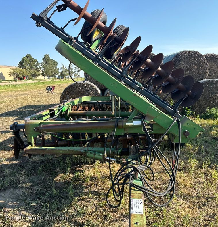 image for item DQ6932 John Deere 235 tandem off-set disk