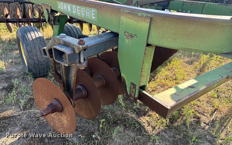 image for item DQ6932 John Deere 235 tandem off-set disk
