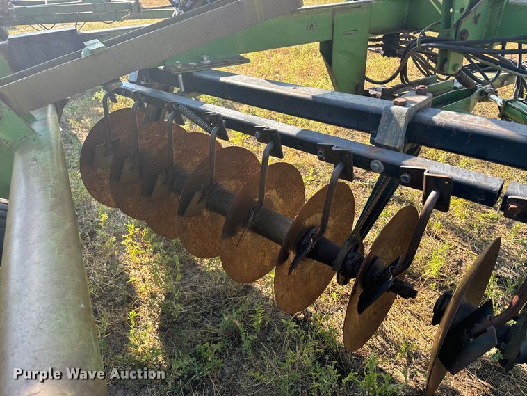 image for item DQ6932 John Deere 235 tandem off-set disk