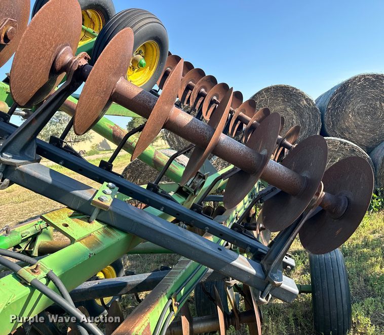 image for item DQ6932 John Deere 235 tandem off-set disk