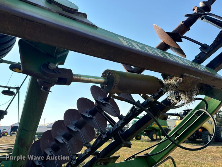 image for item DQ6932 John Deere 235 tandem off-set disk