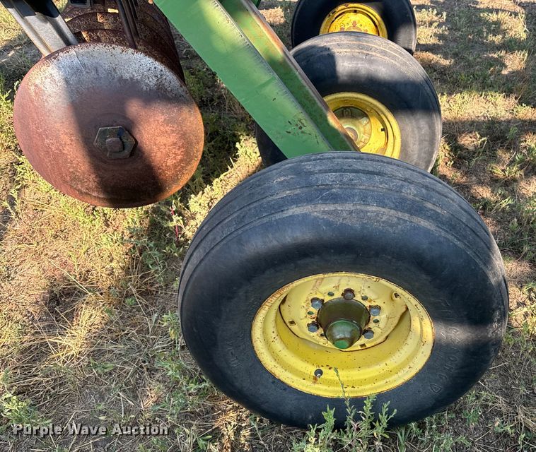 image for item DQ6932 John Deere 235 tandem off-set disk