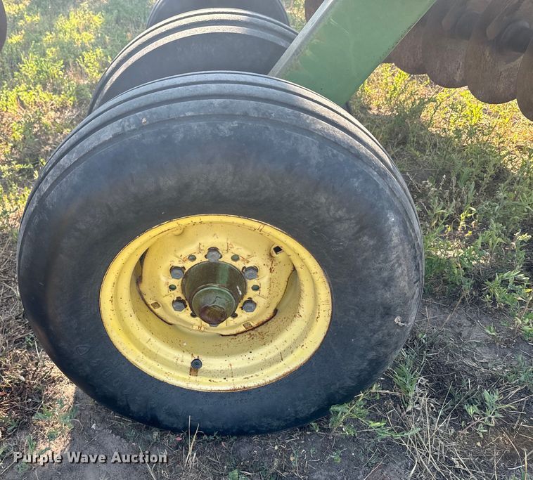 image for item DQ6932 John Deere 235 tandem off-set disk