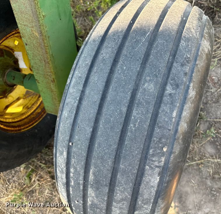 image for item DQ6932 John Deere 235 tandem off-set disk