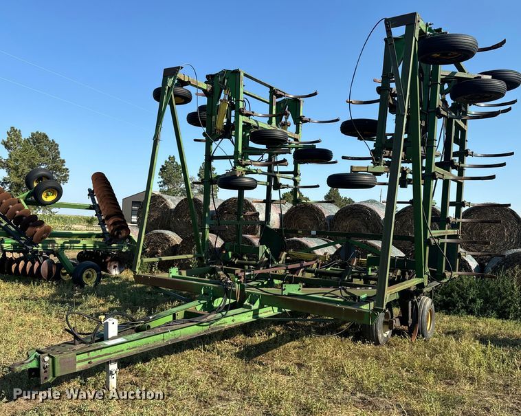 image for item DQ6933 John Deere 1650 chisel