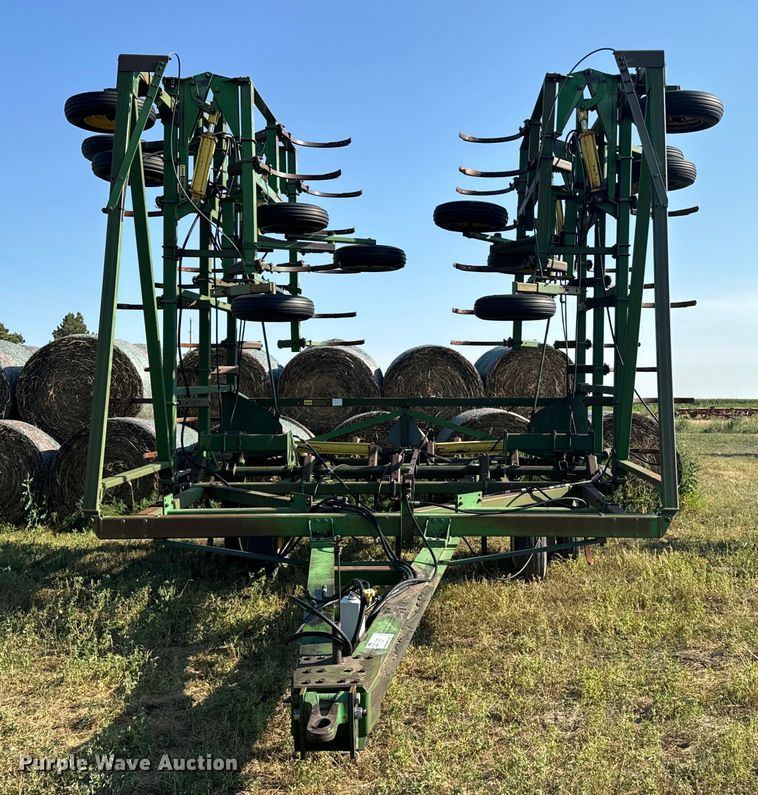 image for item DQ6933 John Deere 1650 chisel