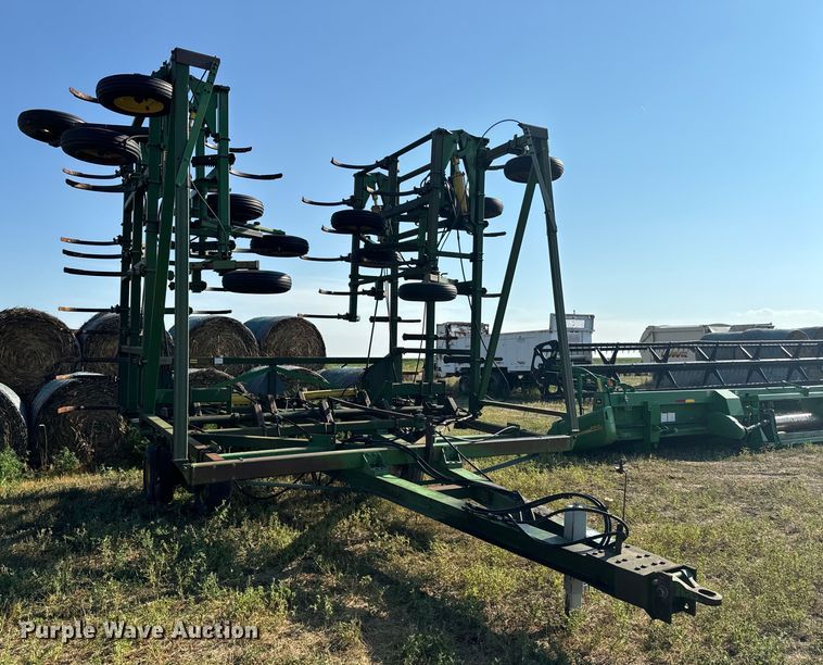 image for item DQ6933 John Deere 1650 chisel