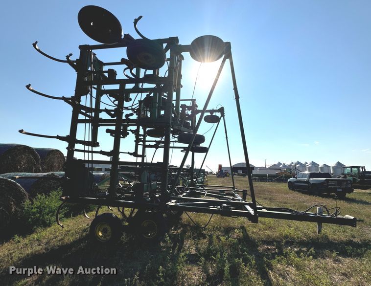 image for item DQ6933 John Deere 1650 chisel