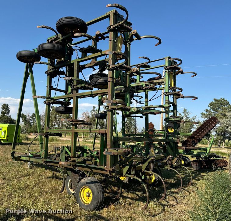 image for item DQ6933 John Deere 1650 chisel