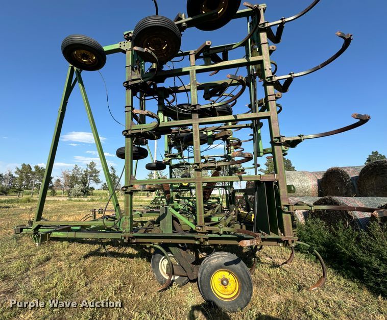 image for item DQ6933 John Deere 1650 chisel