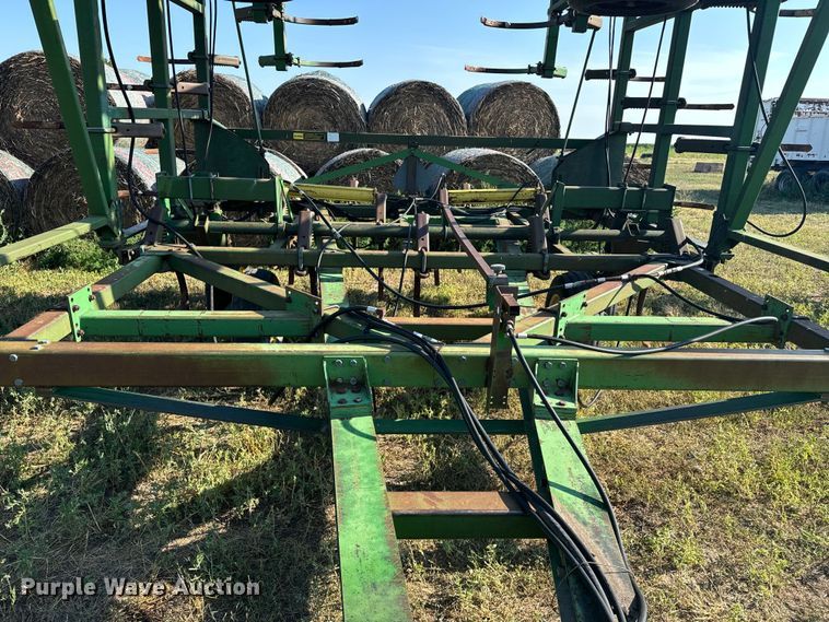 image for item DQ6933 John Deere 1650 chisel