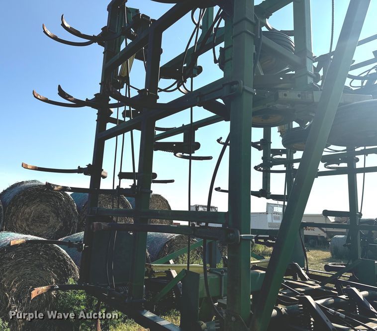 image for item DQ6933 John Deere 1650 chisel