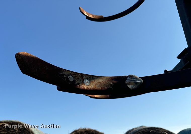 image for item DQ6933 John Deere 1650 chisel