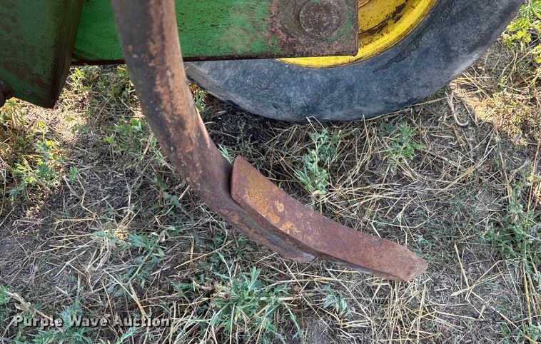 image for item DQ6933 John Deere 1650 chisel