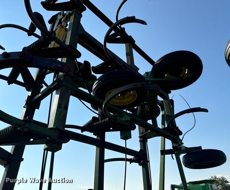 image for item DQ6933 John Deere 1650 chisel