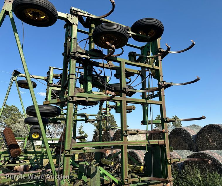 image for item DQ6933 John Deere 1650 chisel