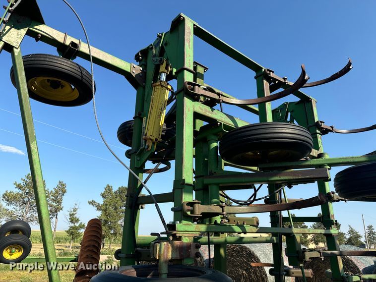 image for item DQ6933 John Deere 1650 chisel