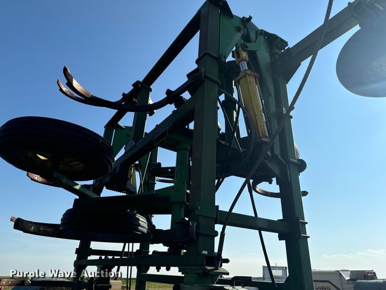 image for item DQ6933 John Deere 1650 chisel