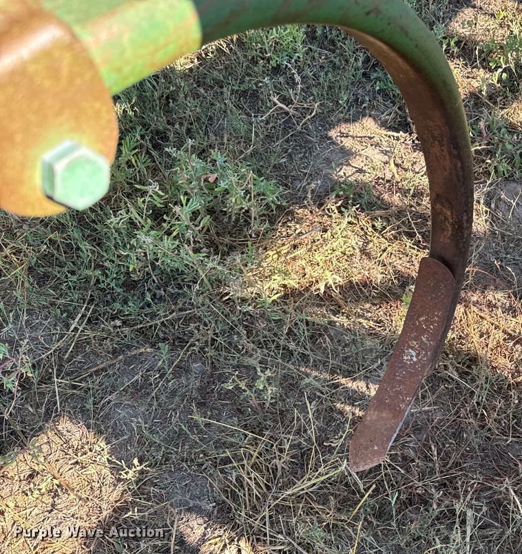 image for item DQ6933 John Deere 1650 chisel