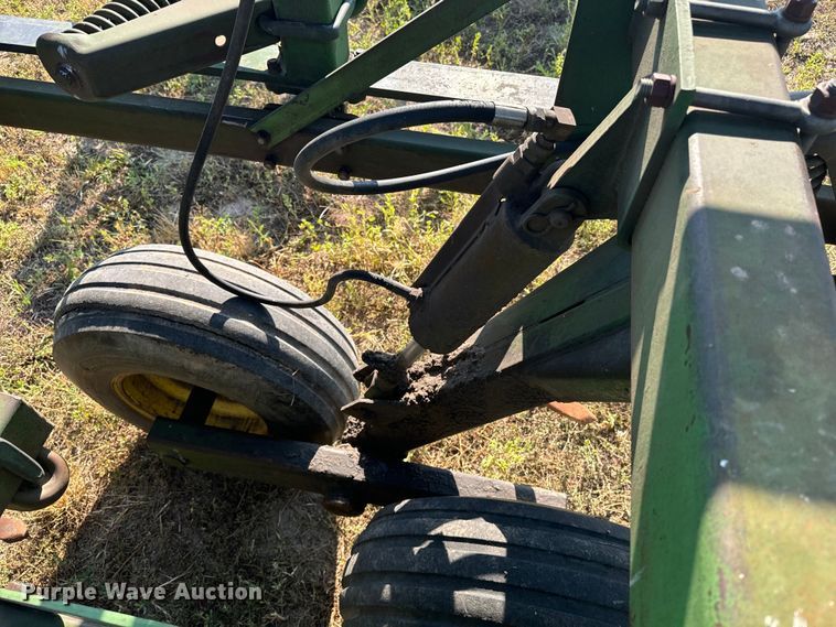 image for item DQ6933 John Deere 1650 chisel