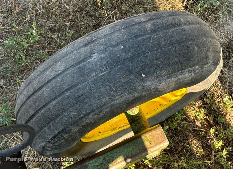 image for item DQ6933 John Deere 1650 chisel