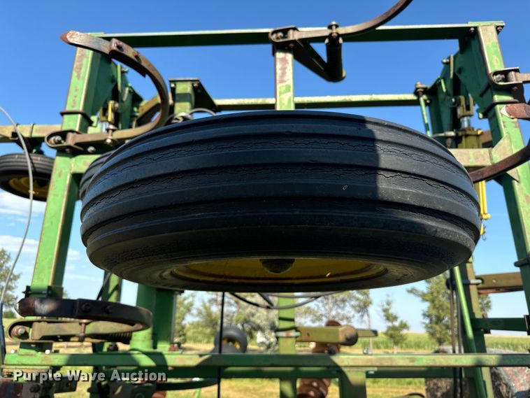 image for item DQ6933 John Deere 1650 chisel