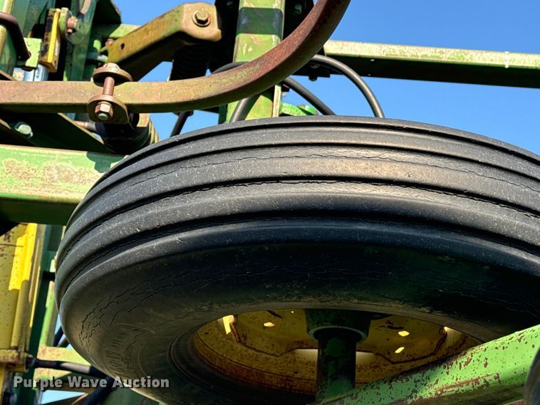 image for item DQ6933 John Deere 1650 chisel