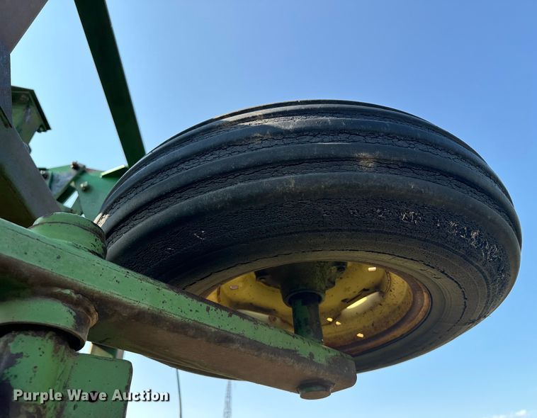 image for item DQ6933 John Deere 1650 chisel