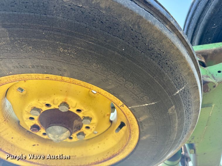 image for item DQ6933 John Deere 1650 chisel