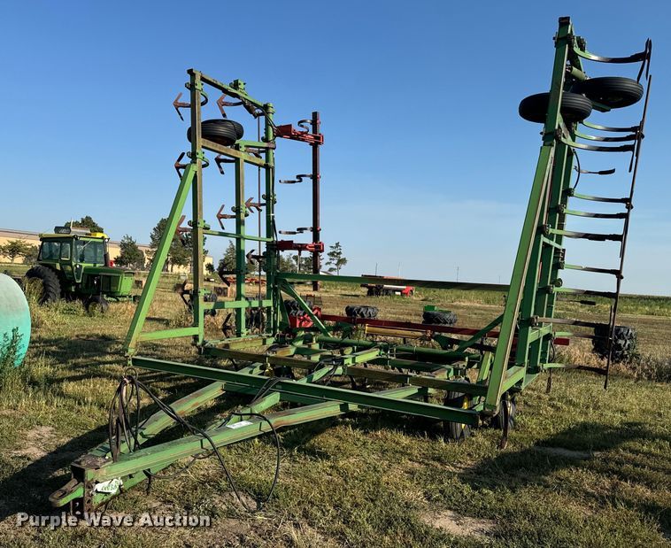 image for item DQ6935 John Deere 1600 field cultivator