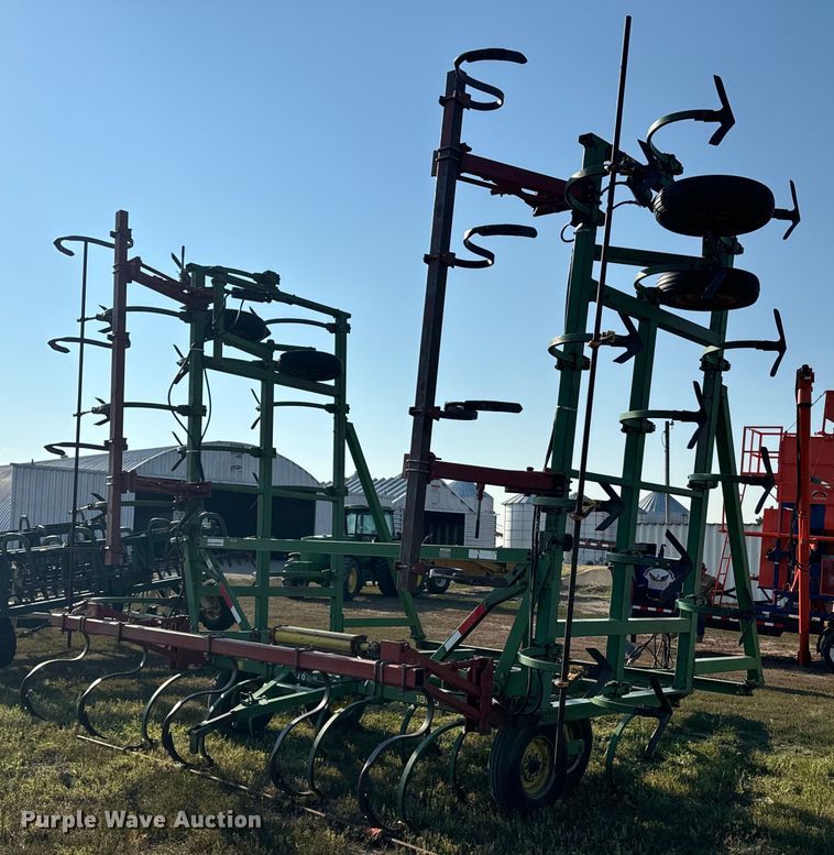 image for item DQ6935 John Deere 1600 field cultivator