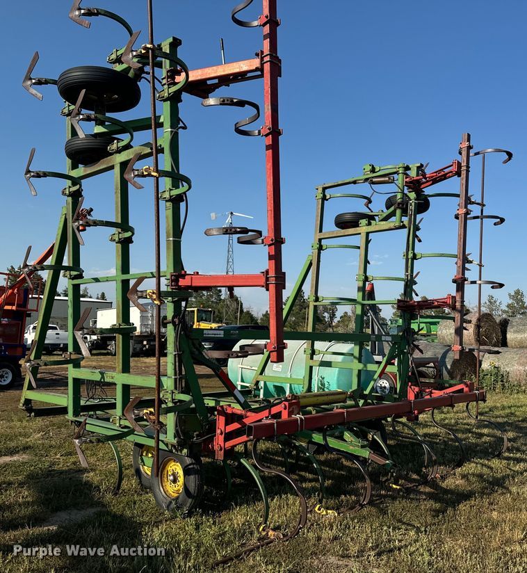 image for item DQ6935 John Deere 1600 field cultivator