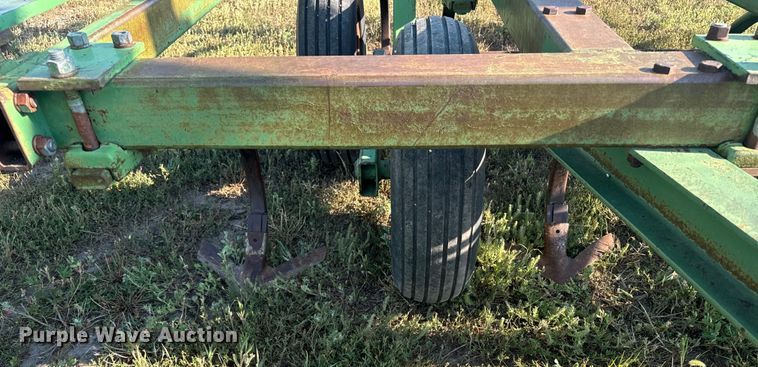 image for item DQ6935 John Deere 1600 field cultivator
