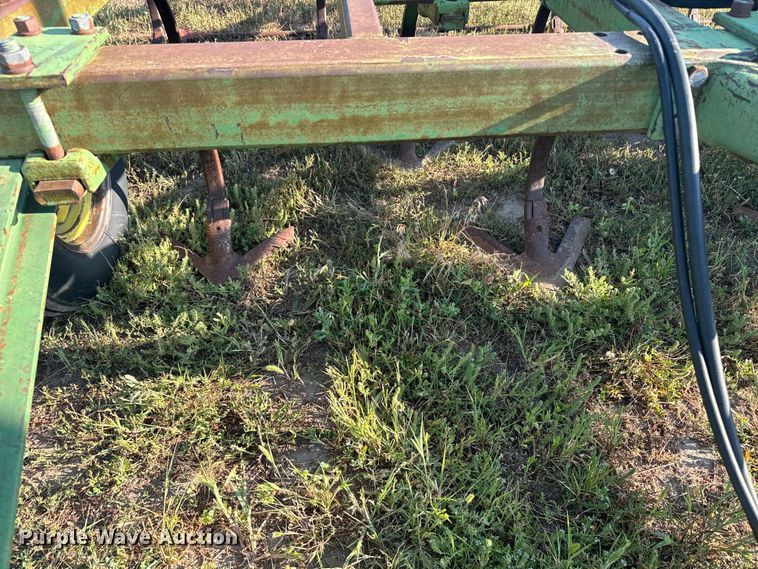 image for item DQ6935 John Deere 1600 field cultivator