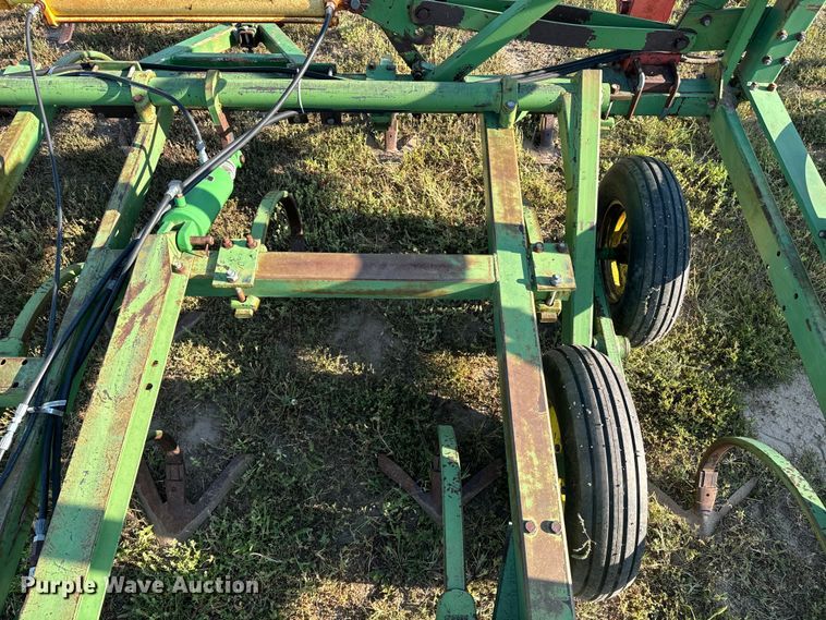 image for item DQ6935 John Deere 1600 field cultivator