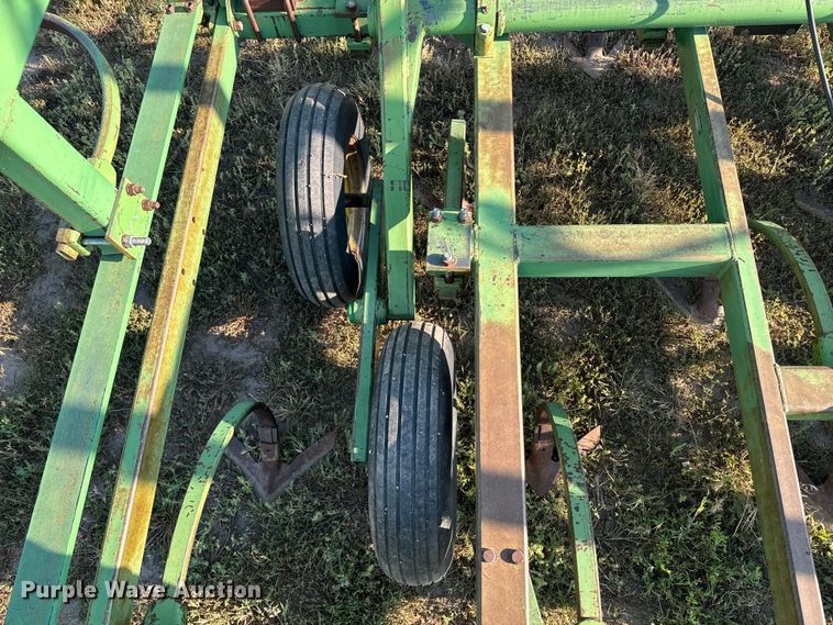 image for item DQ6935 John Deere 1600 field cultivator