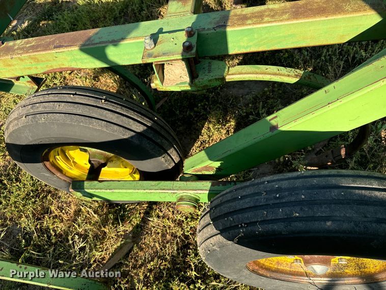 image for item DQ6935 John Deere 1600 field cultivator