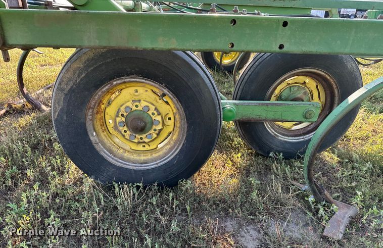 image for item DQ6935 John Deere 1600 field cultivator