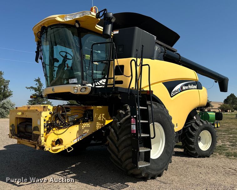 image for item DQ6940 2004 New Holland CR940A combine