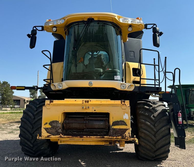 image for item DQ6940 2004 New Holland CR940A combine