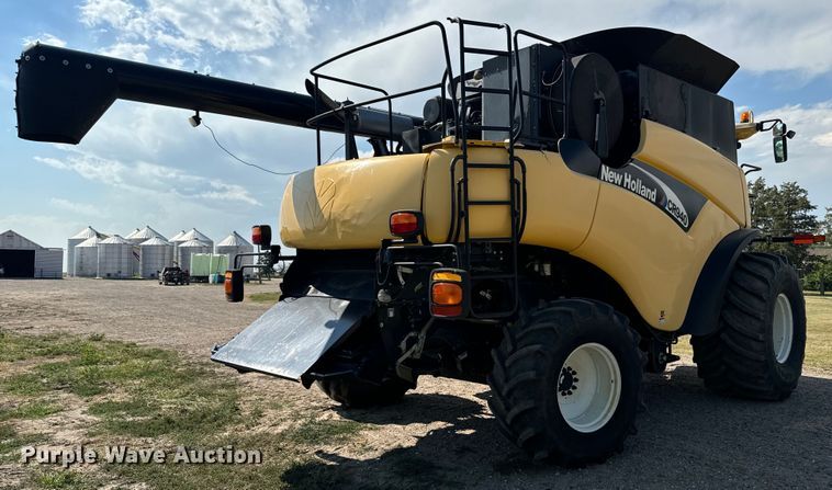 image for item DQ6940 2004 New Holland CR940A combine