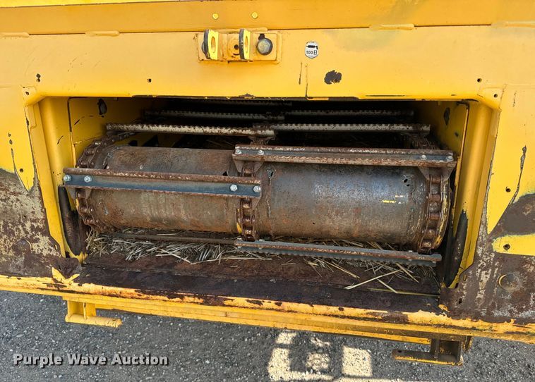 image for item DQ6940 2004 New Holland CR940A combine